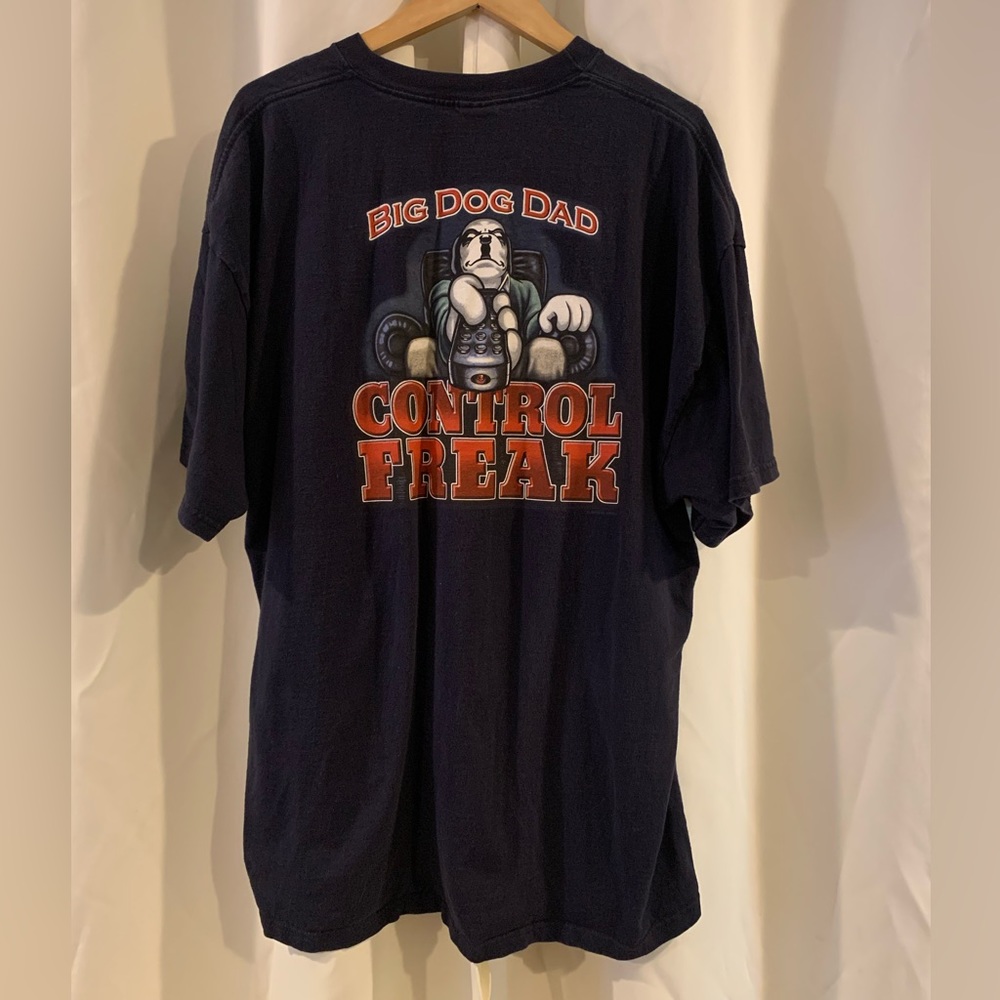 Big Dog Dad Graphic T-Shirt CONTROL FREAK 2004 Men's Sz 2X Blue TV Remote Father